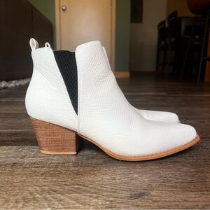 MM Pointed Toe Ankle Booties with Wooden Heel - White